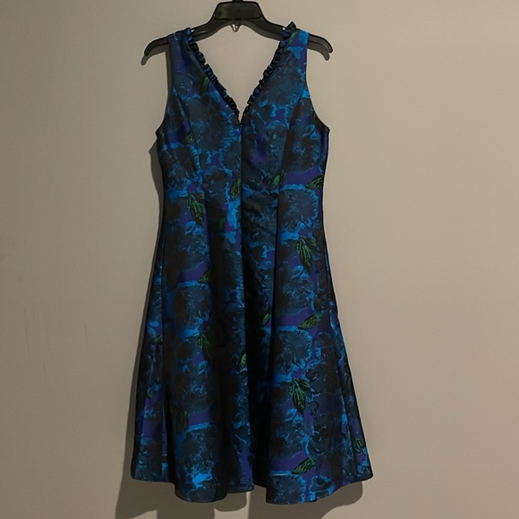 Women's V-Neck High-Low Jacquard Dress - Picture 6 of 10